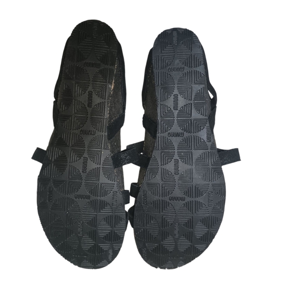 Munro Black Sandals Minimalist Design - Picture 6 of 6